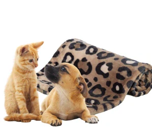 TRIXIE Plyšová deka LEO, 70 x 50 cm, vhodná pro alergiky, leopardí